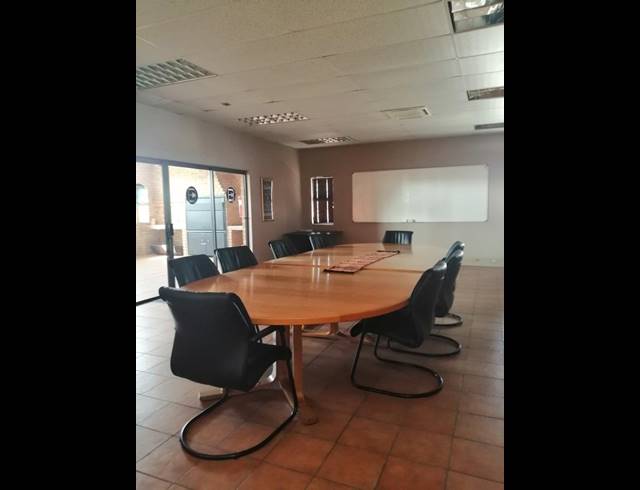 902M² BUILDING FOR SALE IN VAALPARK